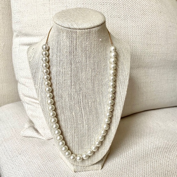 Drawstring Pearl Necklace - Picture 3 of 3